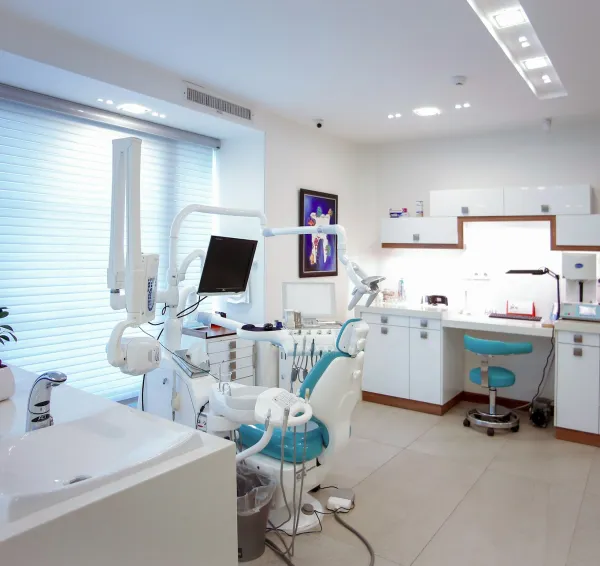 Gabinete dental preparado para una consulta